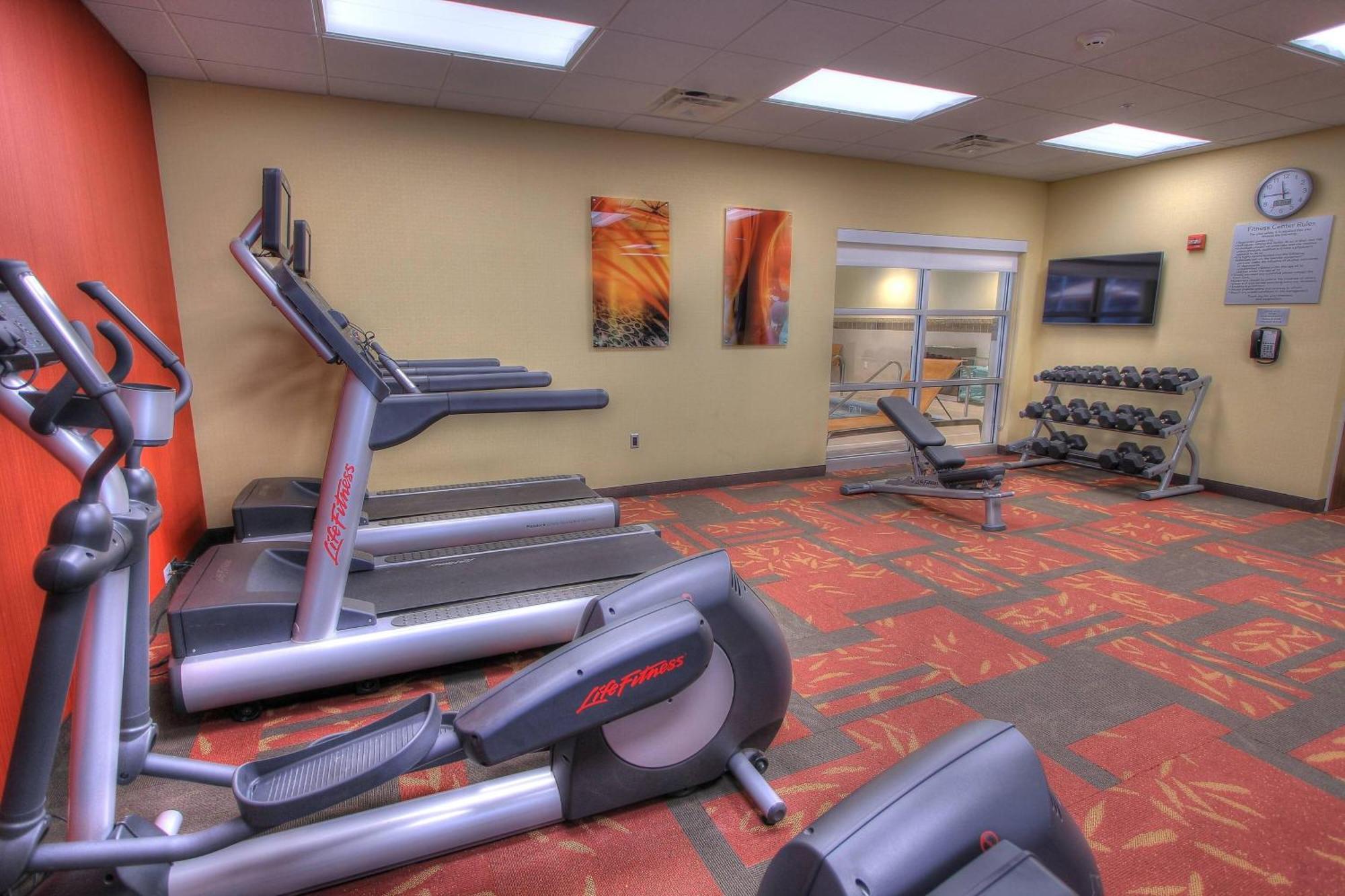 Отель Courtyard By Marriott Gatlinburg Downtown Экстерьер фото