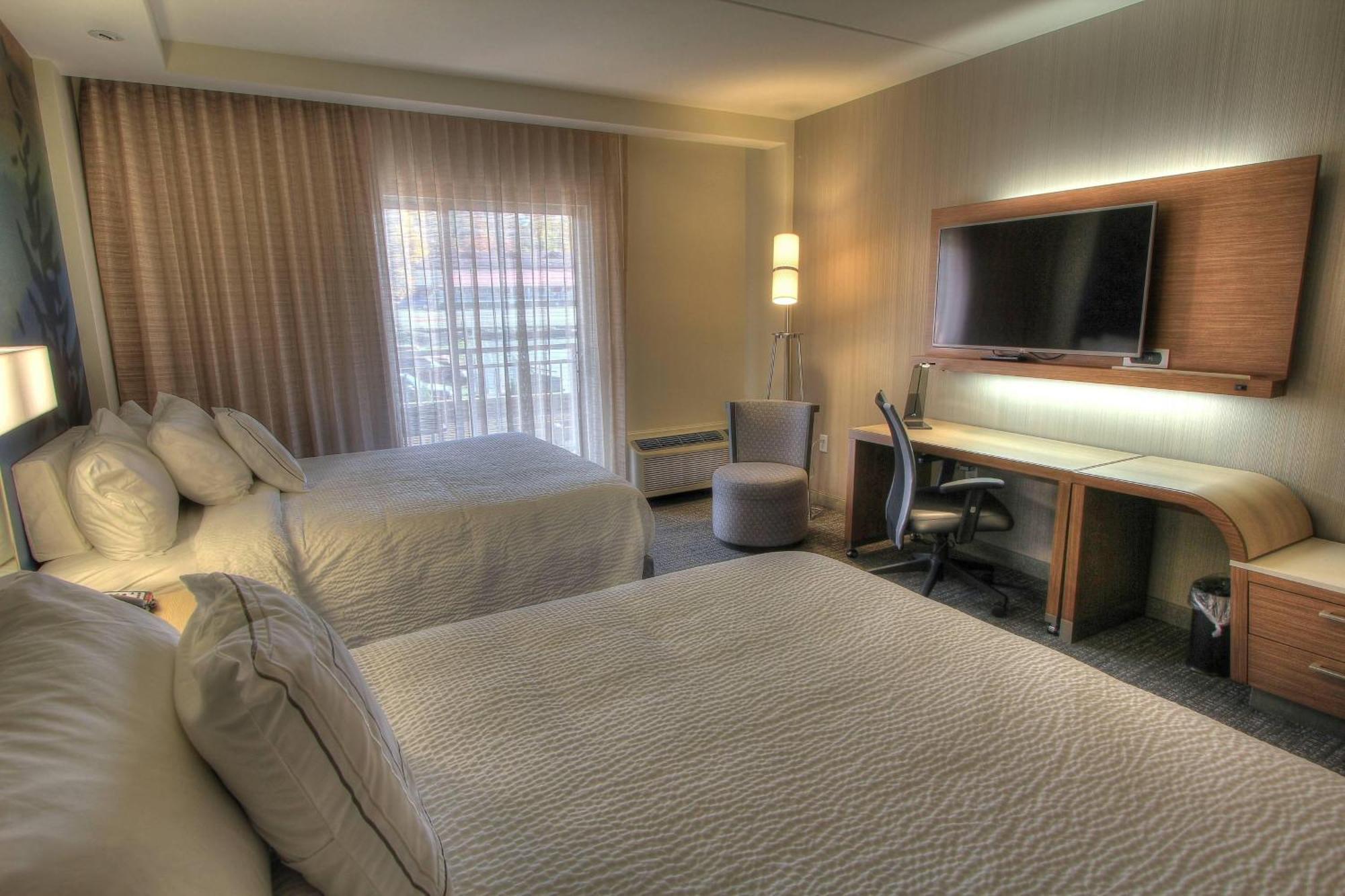 Отель Courtyard By Marriott Gatlinburg Downtown Экстерьер фото