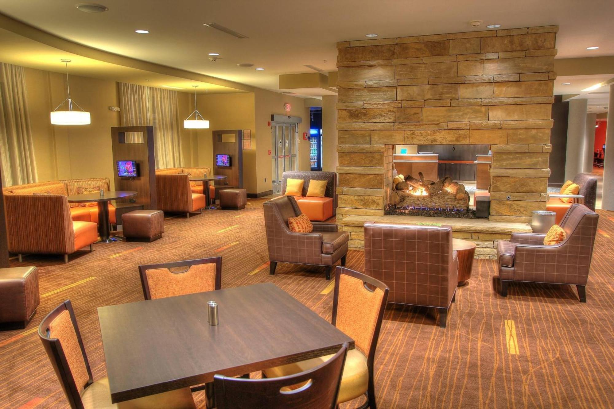 Отель Courtyard By Marriott Gatlinburg Downtown Экстерьер фото