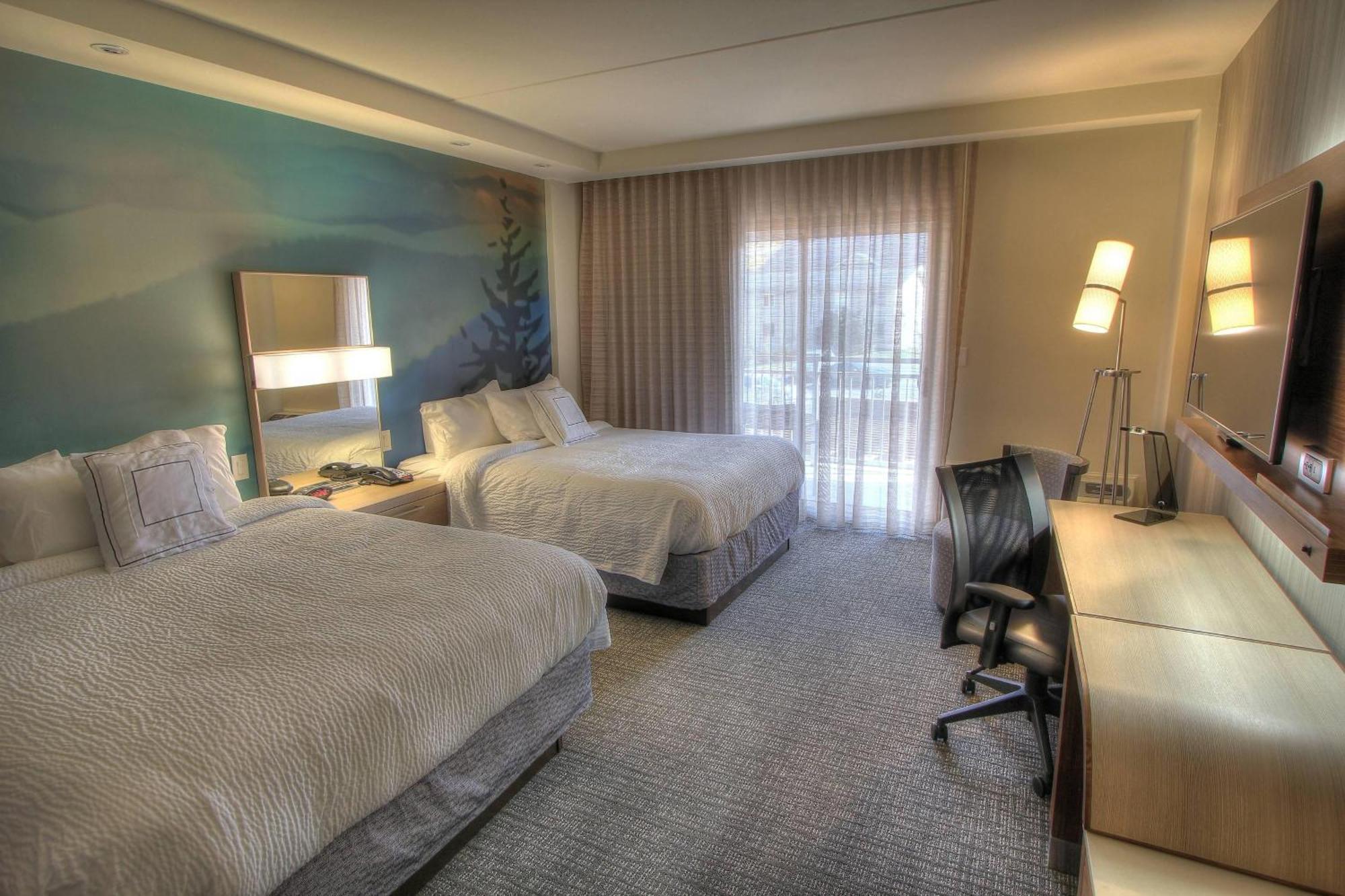 Отель Courtyard By Marriott Gatlinburg Downtown Экстерьер фото