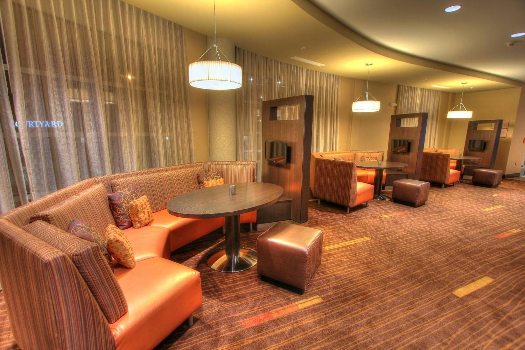 Отель Courtyard By Marriott Gatlinburg Downtown Экстерьер фото