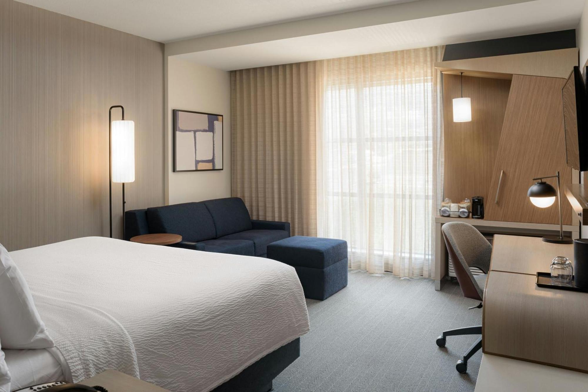 Отель Courtyard By Marriott Gatlinburg Downtown Экстерьер фото