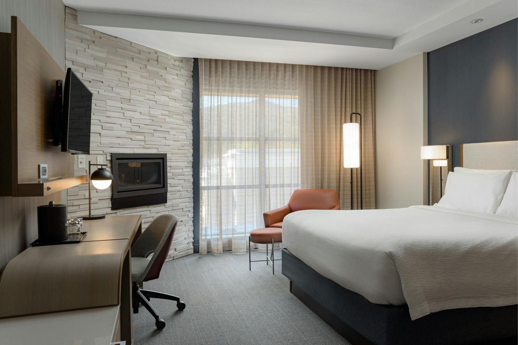 Отель Courtyard By Marriott Gatlinburg Downtown Экстерьер фото