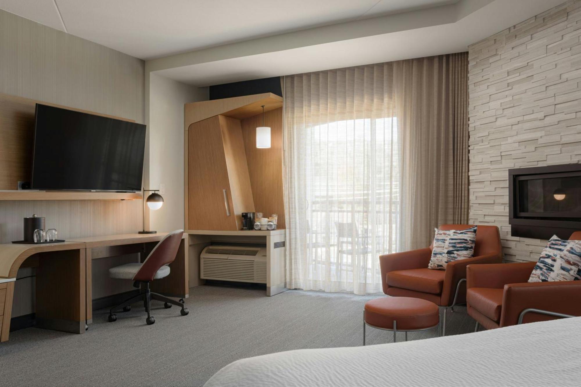 Отель Courtyard By Marriott Gatlinburg Downtown Экстерьер фото