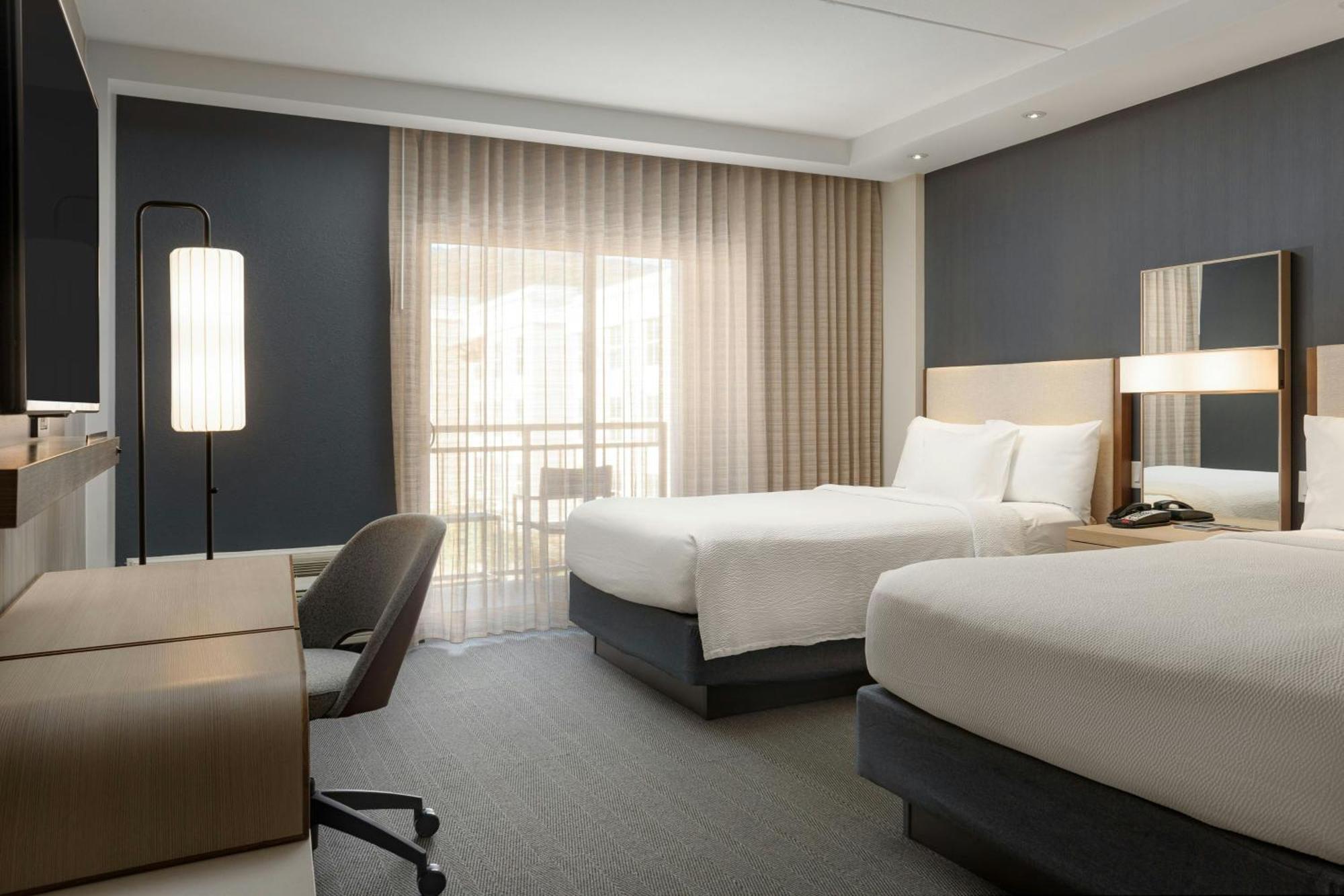 Отель Courtyard By Marriott Gatlinburg Downtown Экстерьер фото