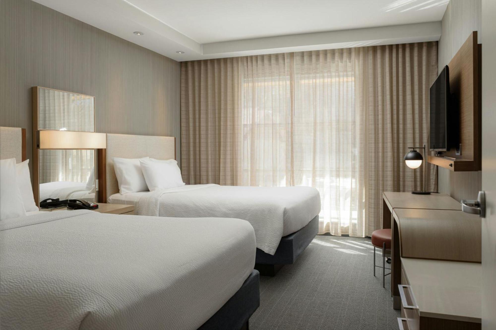 Отель Courtyard By Marriott Gatlinburg Downtown Экстерьер фото