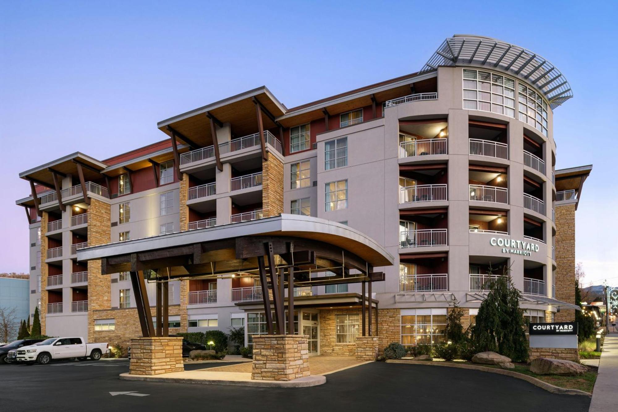 Отель Courtyard By Marriott Gatlinburg Downtown Экстерьер фото