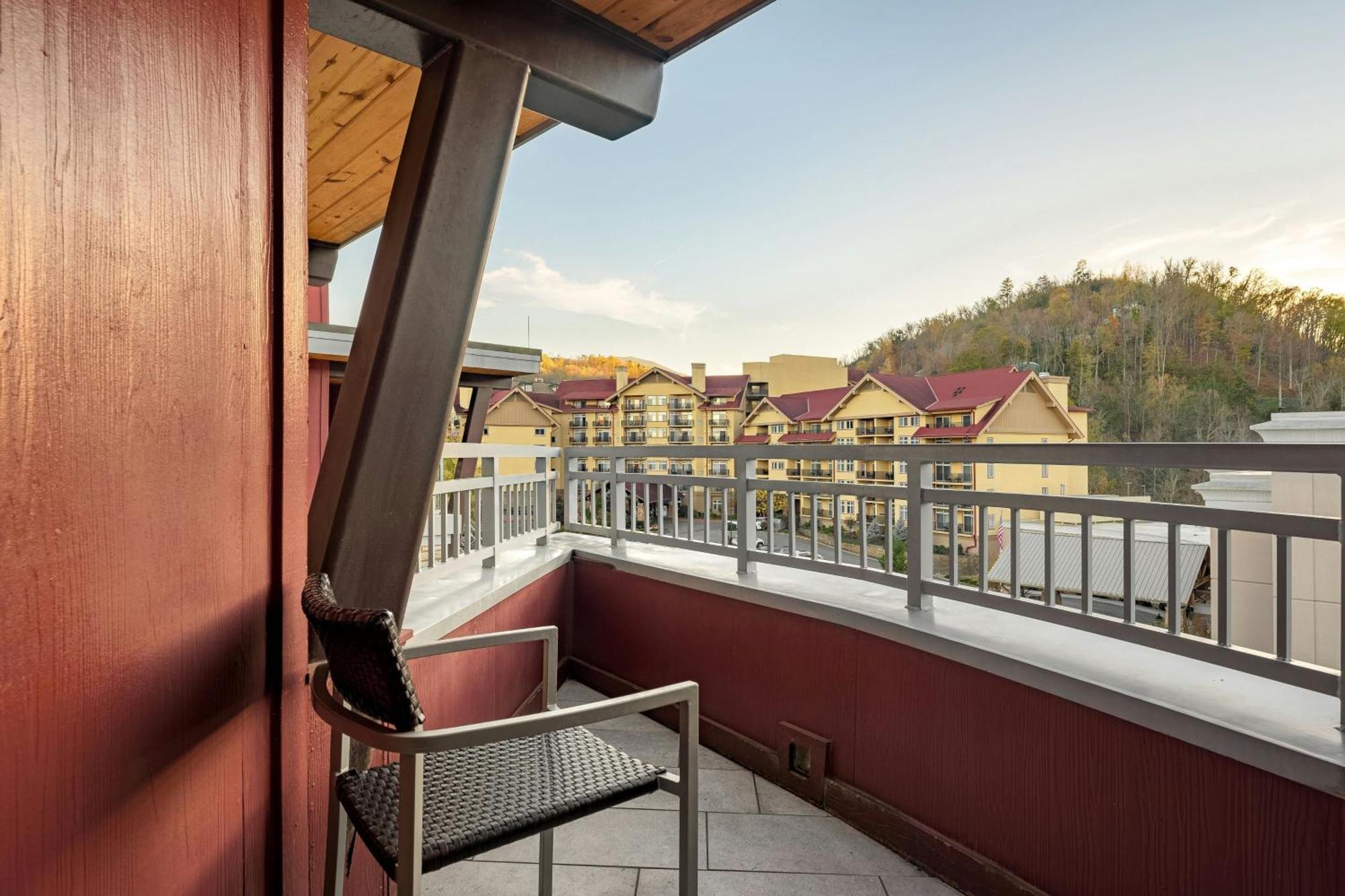 Отель Courtyard By Marriott Gatlinburg Downtown Экстерьер фото