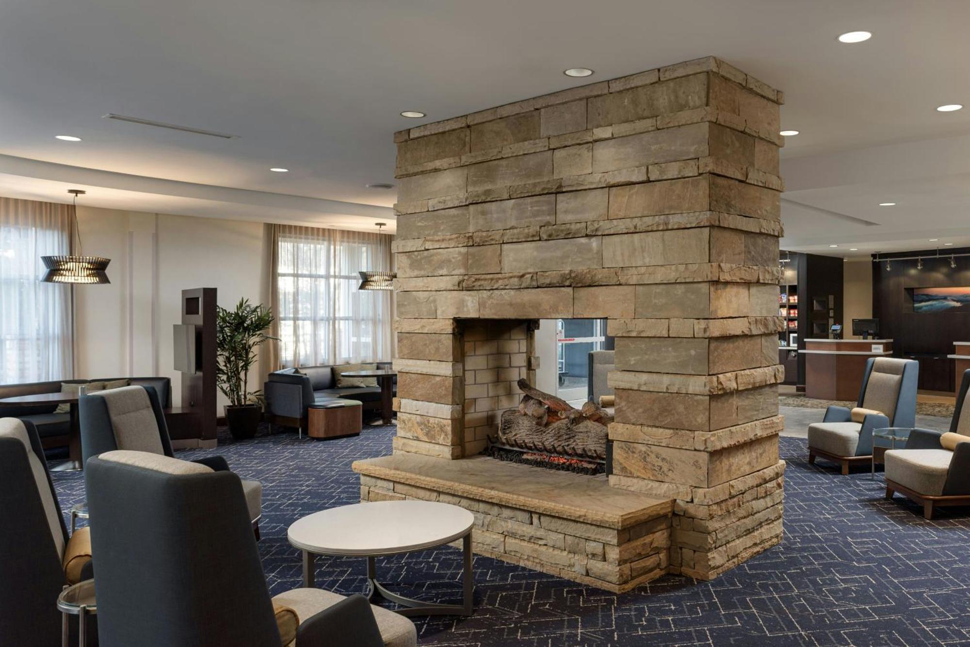 Отель Courtyard By Marriott Gatlinburg Downtown Экстерьер фото