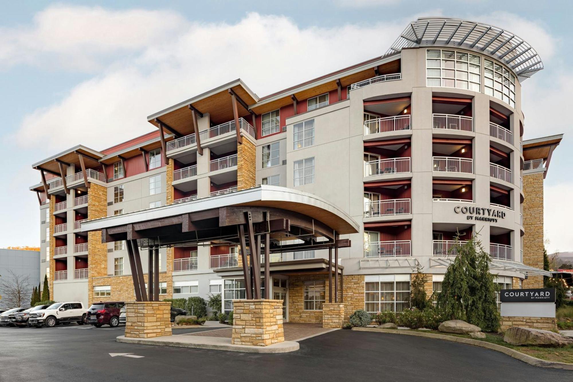 Отель Courtyard By Marriott Gatlinburg Downtown Экстерьер фото