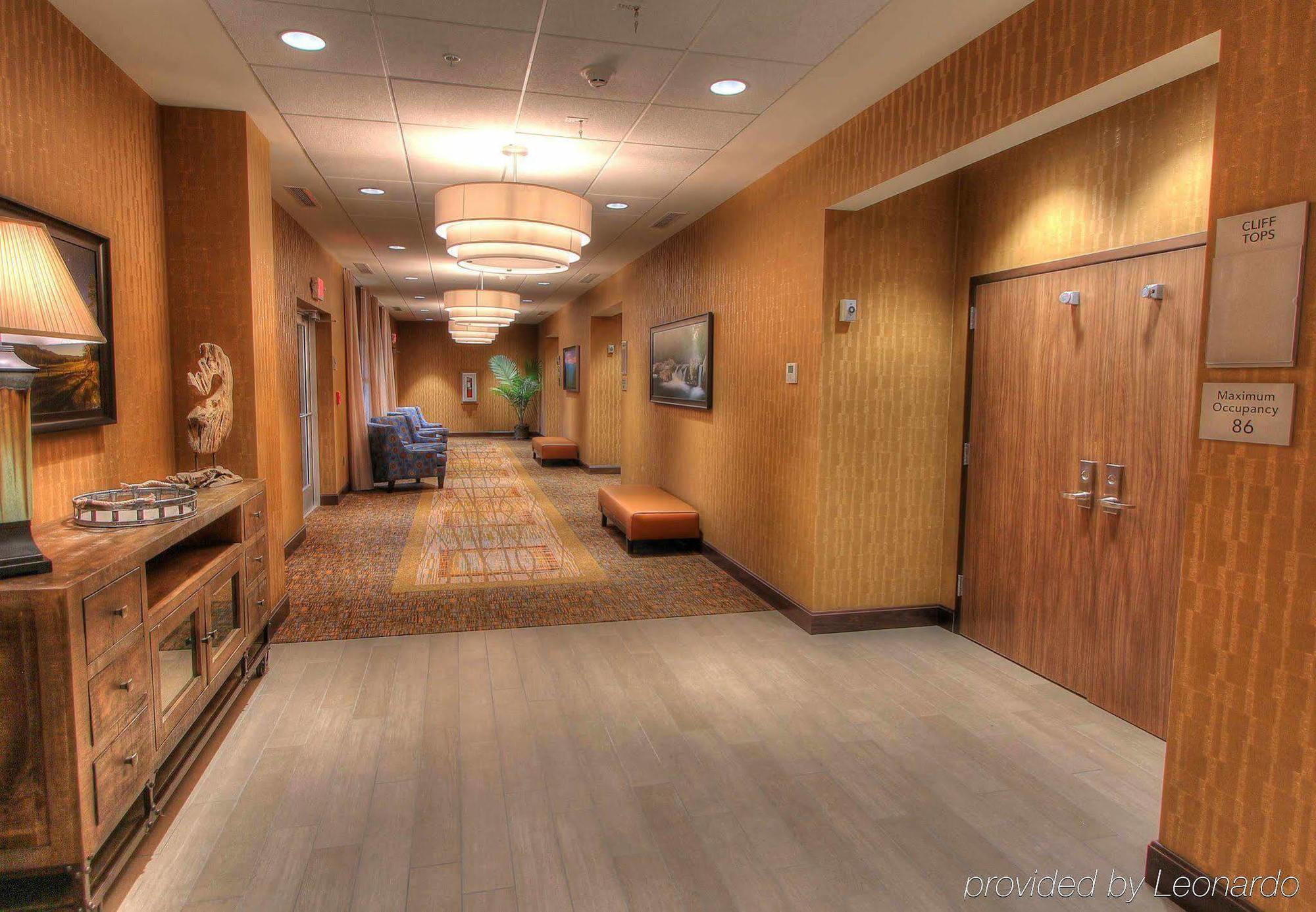Отель Courtyard By Marriott Gatlinburg Downtown Экстерьер фото