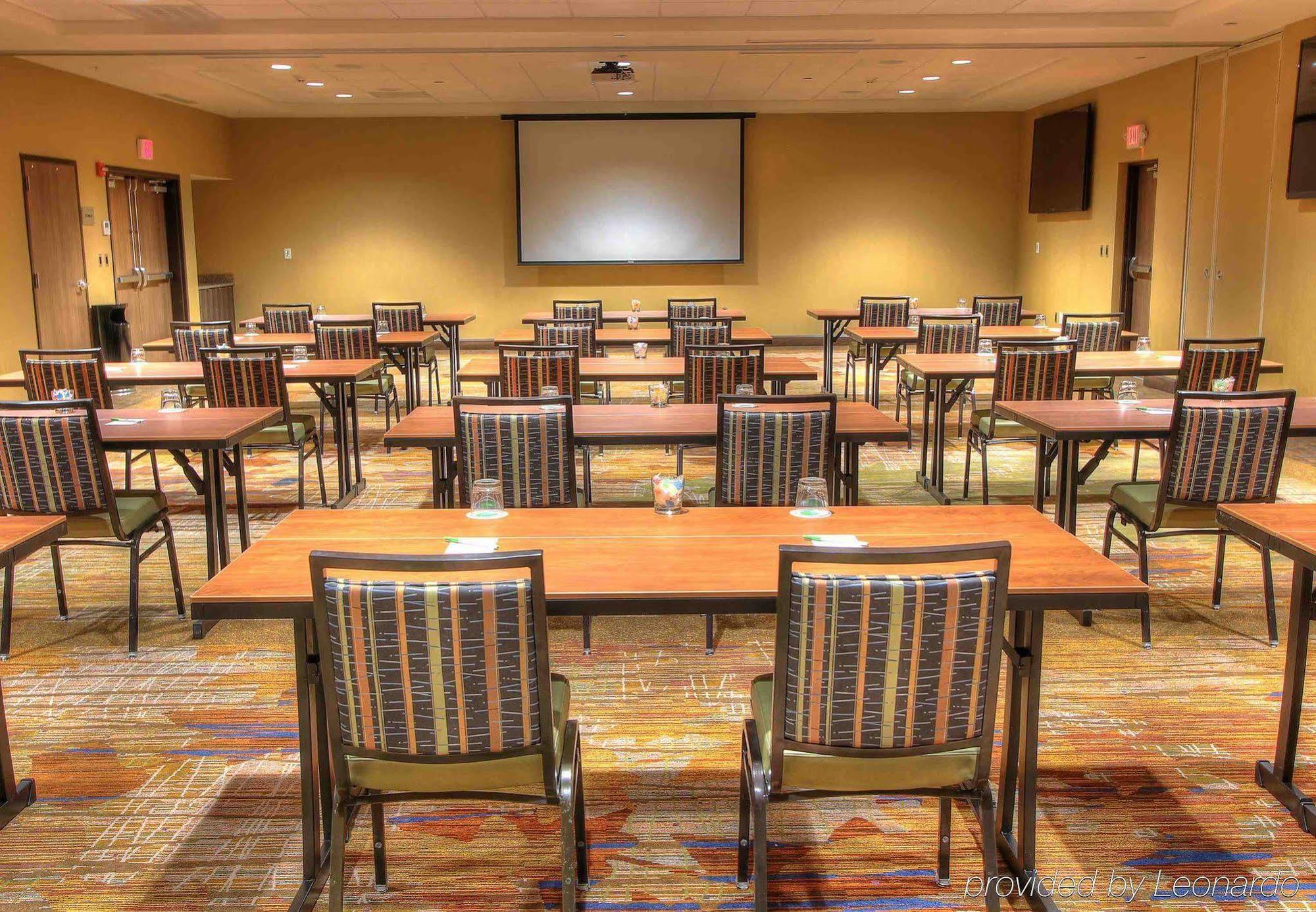 Отель Courtyard By Marriott Gatlinburg Downtown Экстерьер фото