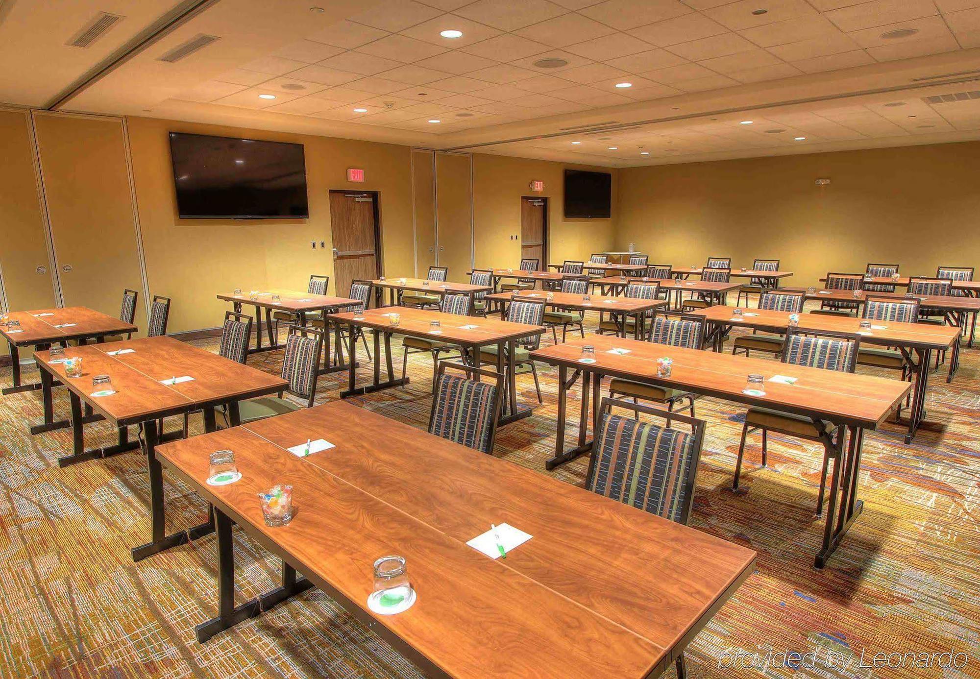 Отель Courtyard By Marriott Gatlinburg Downtown Экстерьер фото