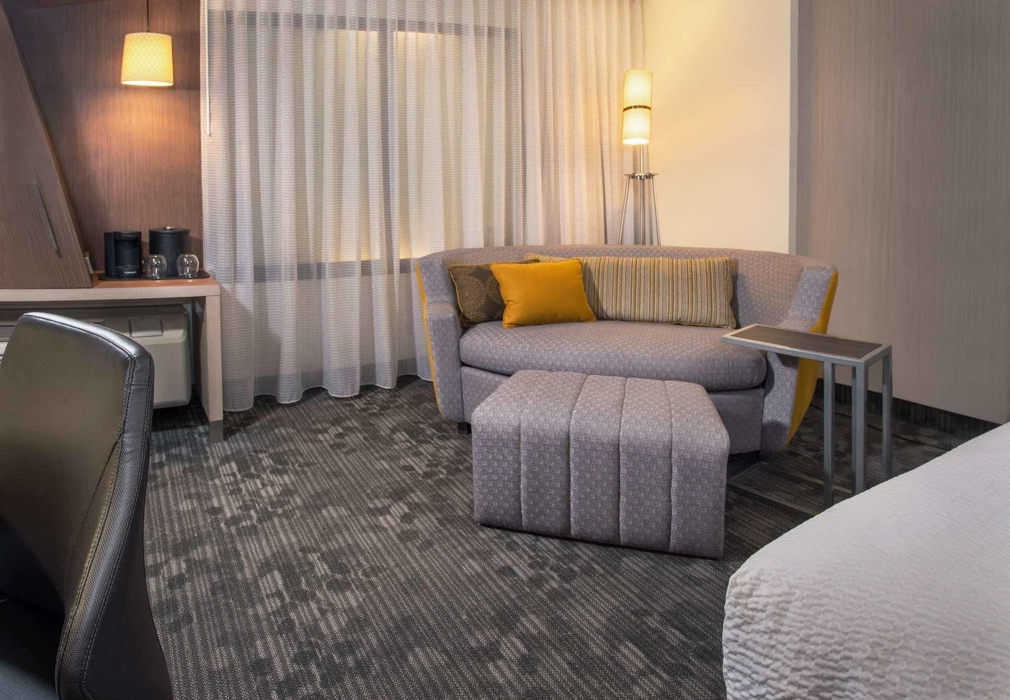 Отель Courtyard By Marriott Gatlinburg Downtown Экстерьер фото