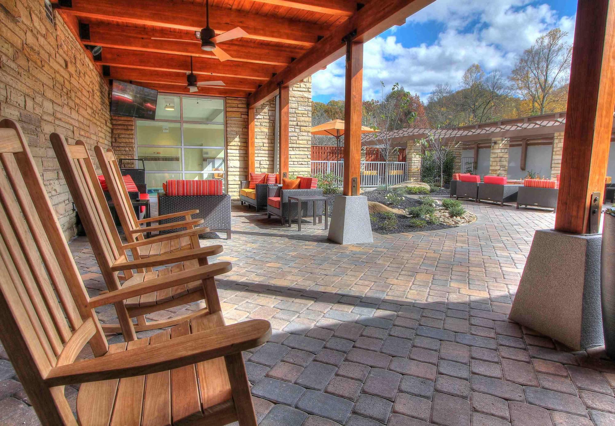 Отель Courtyard By Marriott Gatlinburg Downtown Экстерьер фото
