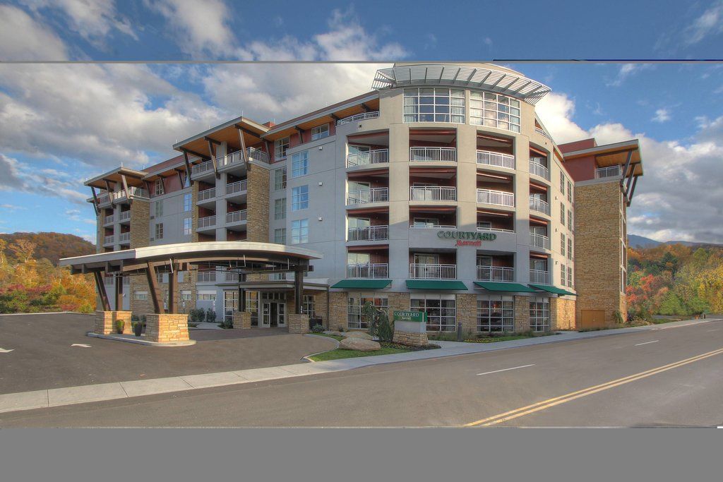 Отель Courtyard By Marriott Gatlinburg Downtown Экстерьер фото