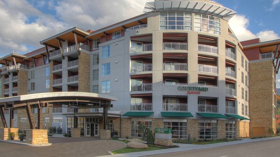Отель Courtyard By Marriott Gatlinburg Downtown Экстерьер фото